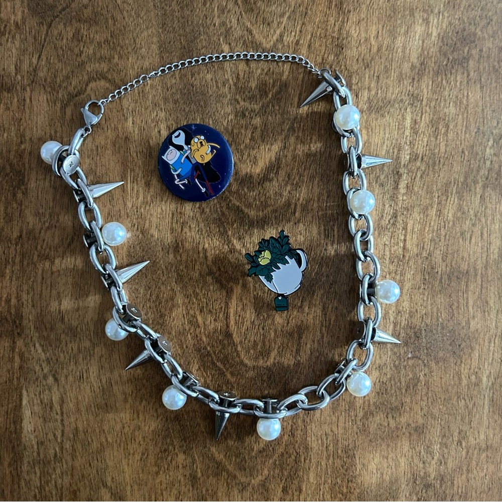 grunge spiked pearls necklace + 2 pins!